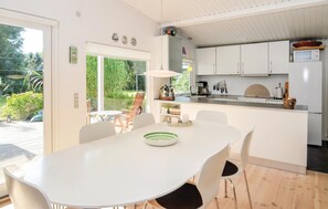 Geladeira, micro-ondas, cooktop, lava-louças