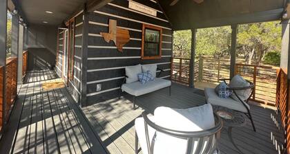 Fox Hollow - Tiny home with Cypress Creek access, 2 miles from Wimberley Square.