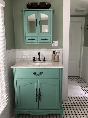 Dusche, Haartrockner, Bidet, Handtücher