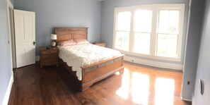 5 bedrooms, desk, free WiFi, bed sheets