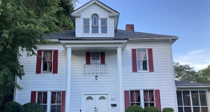 Colonial house in downtown N Wilkesboro NC with fireplace