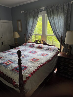 5 室のベッドルーム、デスク、WiFi (無料)、ベッドシーツ