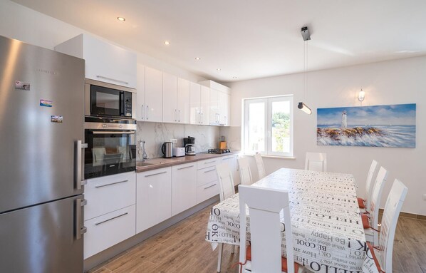 Køleskab, ovn, kogeplade, opvaskemaskine