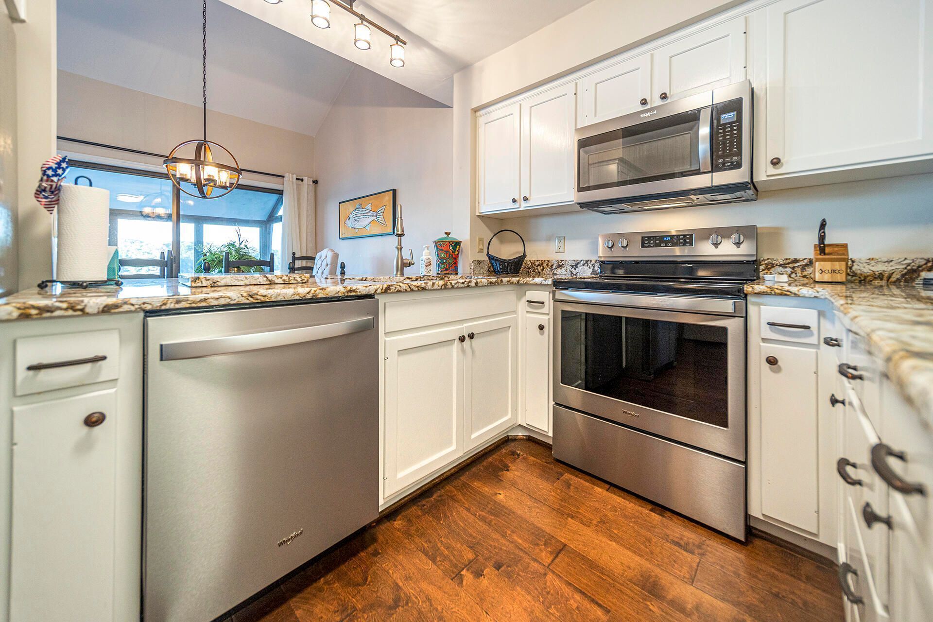 Luxury lake front condominium in THE WATERFRONT Country Club Community