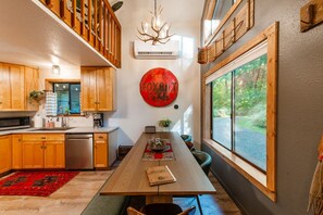 Dining - Hot Tub, 1.6 acres + Game Room| Walk to wine bar, coffee shop and more (Mount Hood Village)