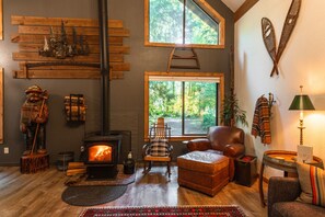 Interior - Hot Tub, 1.6 acres + Game Room| Walk to wine bar, coffee shop and more (Mount Hood Village)