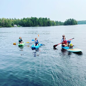 Three kayaks on a calm lake with a forested shoreline in the background. - Two Cottages-On Island- Great for two families (Archipelago)