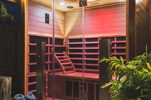 Sauna - La Casa Serenità - peaceful retreat with outdoor infrared sauna  (Newcomb)