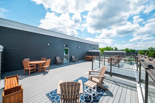 Walk to downtown T.C. New 2 Bedroom Condo!