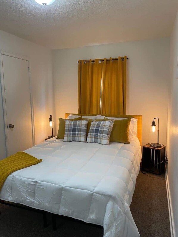 2 bedrooms, desk, iron/ironing board, WiFi