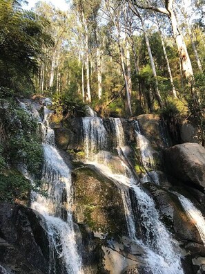 3 bedrooms, bed sheets - Woodside Country Retreat....home with a view (Vesper)