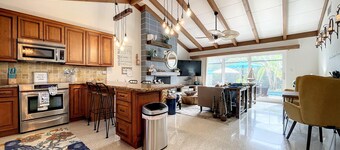 Cute canal front Cottage with dock & boat lift and pool ,short walk to the beach