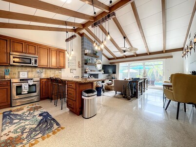 Cute canal front Cottage with dock & boat lift and pool ,short walk to the beach