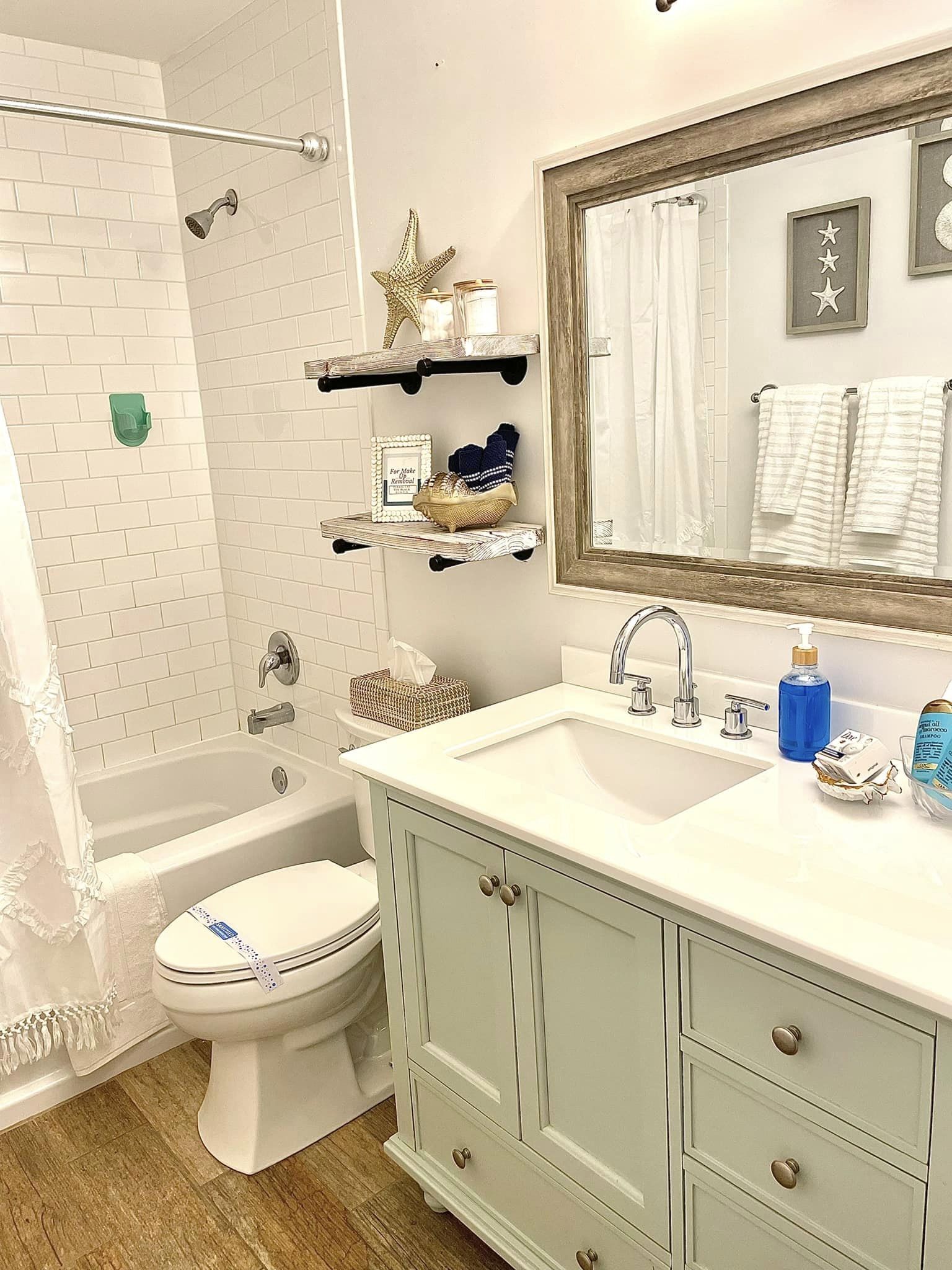 Ensemble douche/baignoire, sèche-cheveux, serviettes fournies