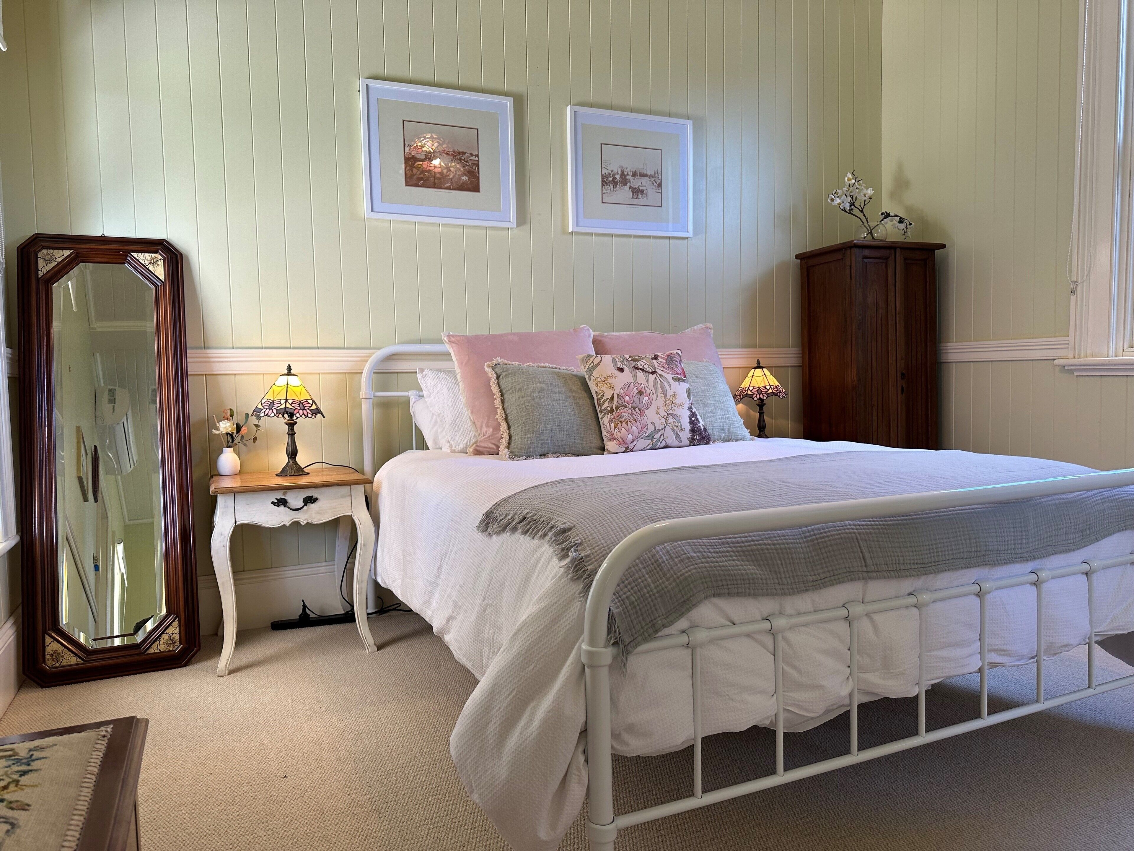 1 dormitorio, tabla de planchar con plancha, wifi gratis y ropa de cama