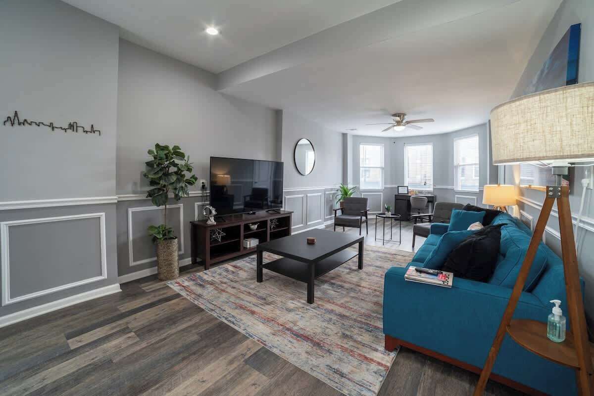 Een smart-tv en een kantoor