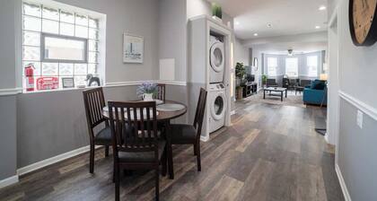 Spacious Pilsen 3BR Apt,AC,Laudry,Free Parking