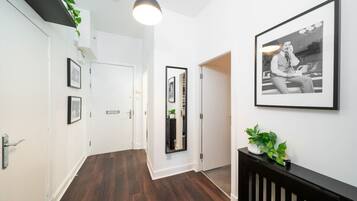 Apartment | 2 bedrooms, travel crib