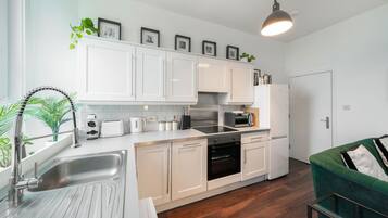 Apartment | 2 bedrooms, travel crib