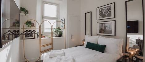 Apartment | 2 bedrooms, travel crib