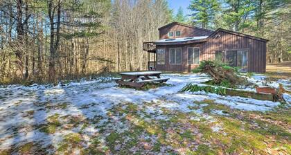 Spacious Catskill Mountains ski cabin with fire pit