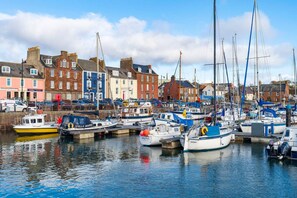 House | 3 bedrooms - One Shore - Stylish Town House (Arbroath)