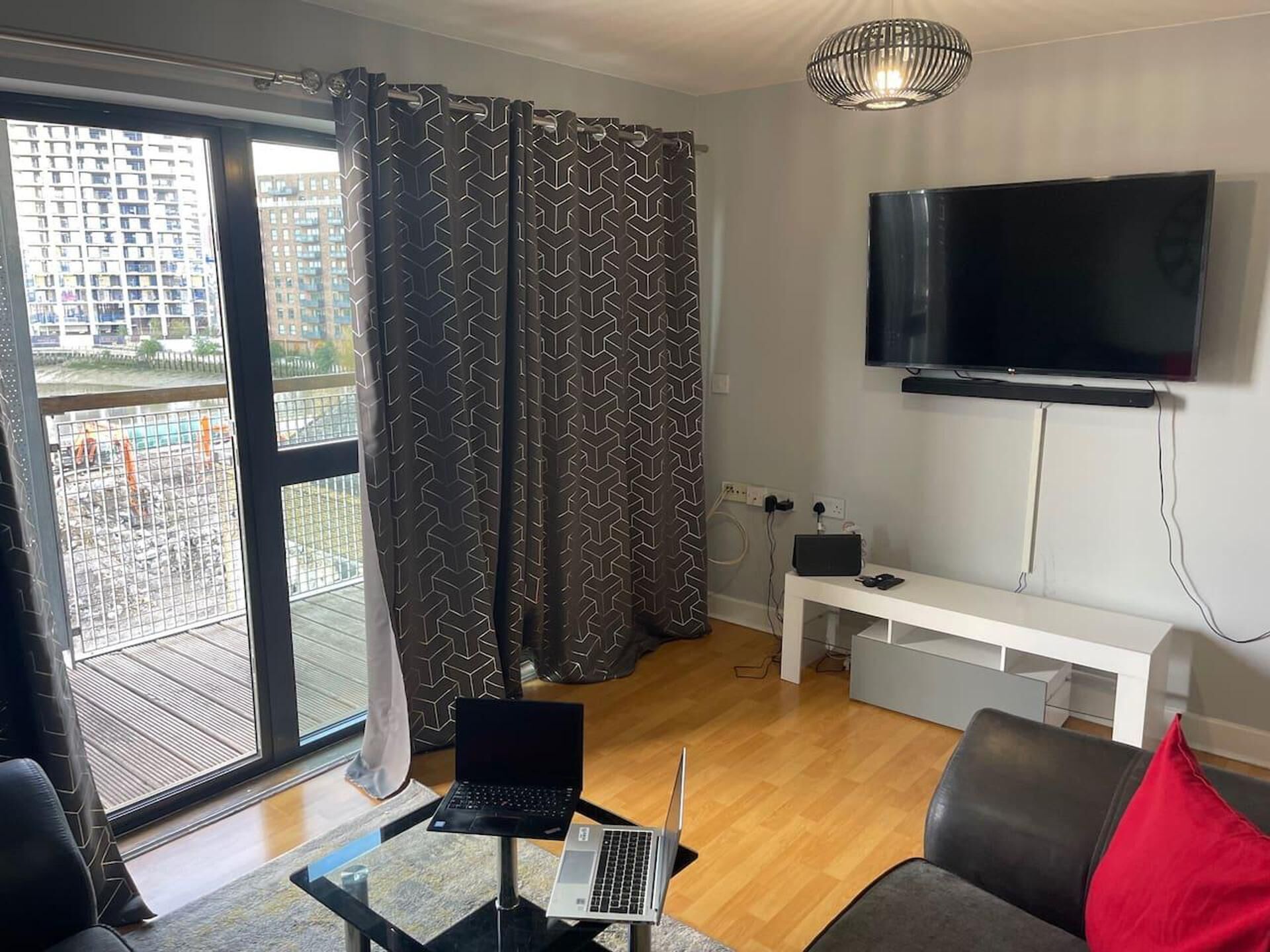 Apartment, 2 Queen Beds | Living room