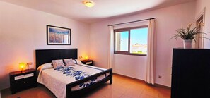 4 bedrooms, iron/ironing board, travel cot, free WiFi - Modern villa with 4 bedrooms and 3 full bathrooms, wifi, private parking... (CIUTADELLA DE MENORCA)