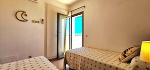 4 bedrooms, iron/ironing board, travel cot, free WiFi