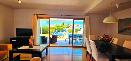 Modern villa with 4 bedrooms and 3 full bathrooms, wifi, private parking...