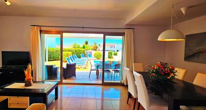 Modern villa with 4 bedrooms and 3 full bathrooms, wifi, private parking...