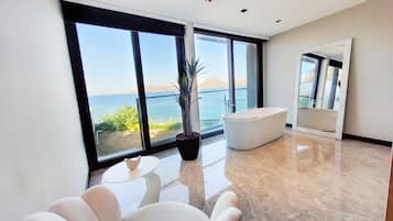 Kondo Deluks | Kamar mandi | Kombinasi shower/bathtub, pengering rambut, dan lantai berpemanas