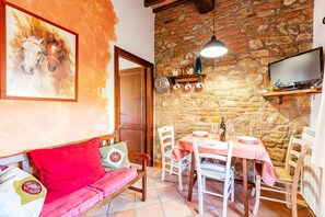 Apartment, Accessible | 1 bedroom, Internet - Willow apt With Shared Pool (Castiglione del Lago)