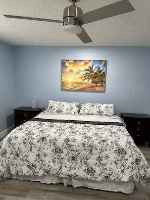3 Schlafzimmer, Schreibtisch, Bügeleisen/Bügelbrett, kostenloses WLAN