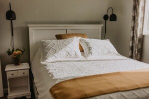 1 bedroom, desk, iron/ironing board, free WiFi