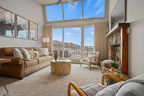 Pool/Hot Tub/Sauna - Amazing Ski Area Views - Top Floor Condo