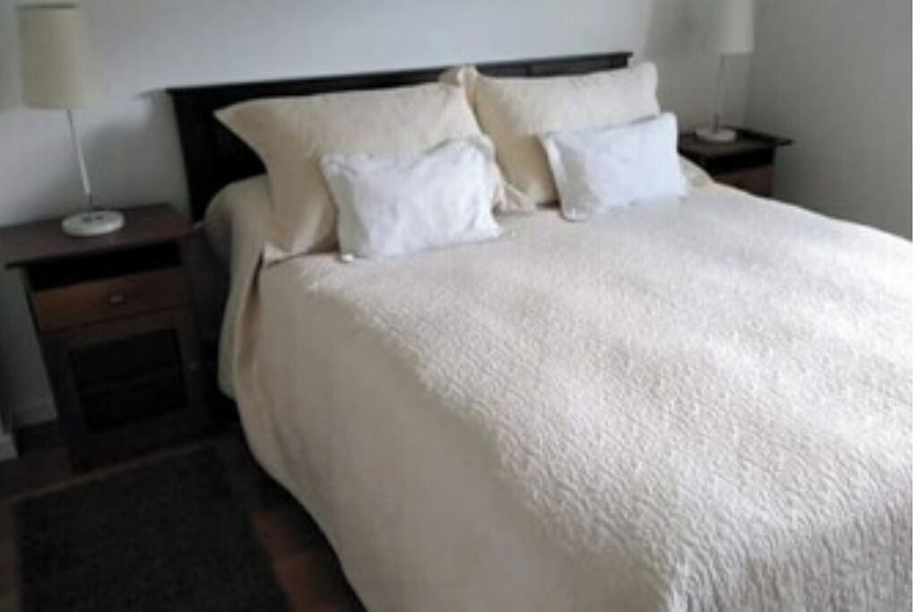 1 bedroom, bed sheets