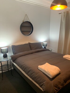 4 dormitorios, escritorio, tabla de planchar con plancha y wifi gratis