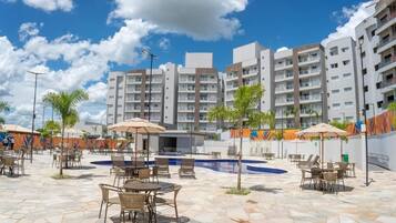 Piscina externa, piscina aquecida