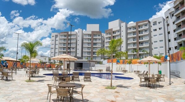 Piscina externa, piscina aquecida