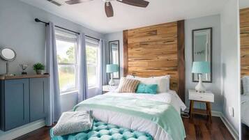 2 bedrooms, desk, iron/ironing board, WiFi