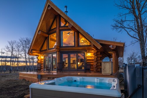 Custom log home in Telluride with epic mountain views