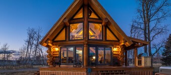 Custom log home in Telluride with epic mountain views