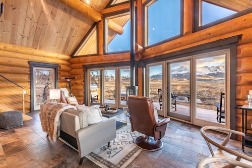 Custom log home in Telluride with epic mountain views