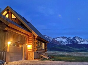 Exterior - Custom log home in Telluride with epic mountain views (Placerville)