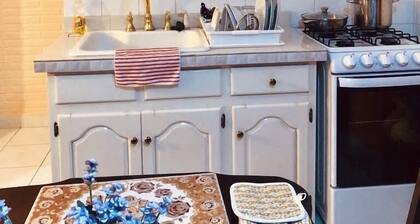 Cozy Jacuzzi 2bd - 5 minutes from the beach!
