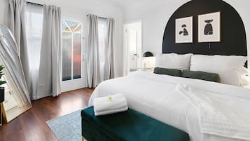 2 bedrooms, desk, iron/ironing board, travel crib