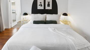 2 bedrooms, desk, iron/ironing board, travel crib