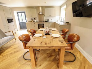 Cottage | Dining