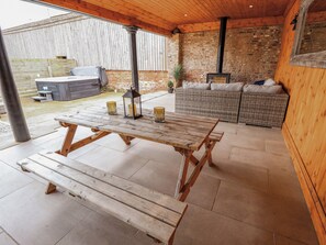 Cottage | Outdoor dining